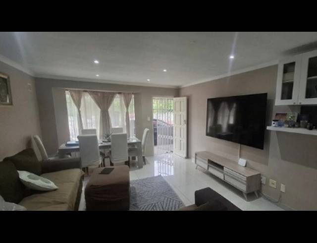 2 BEDROOM COMPLEX FOR SALE IN SHERWOOD